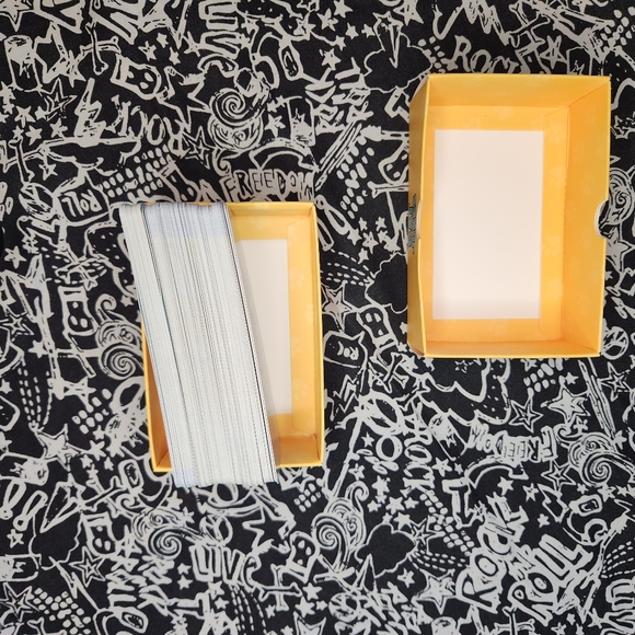 FREE: Cat jokes box of cards - Picture 3 of 4